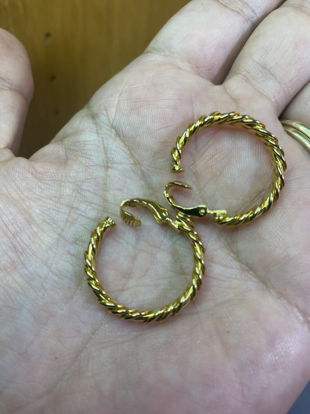 Gold Tone Twisted Rope Hoop Clip On Earrings (Vintage)
